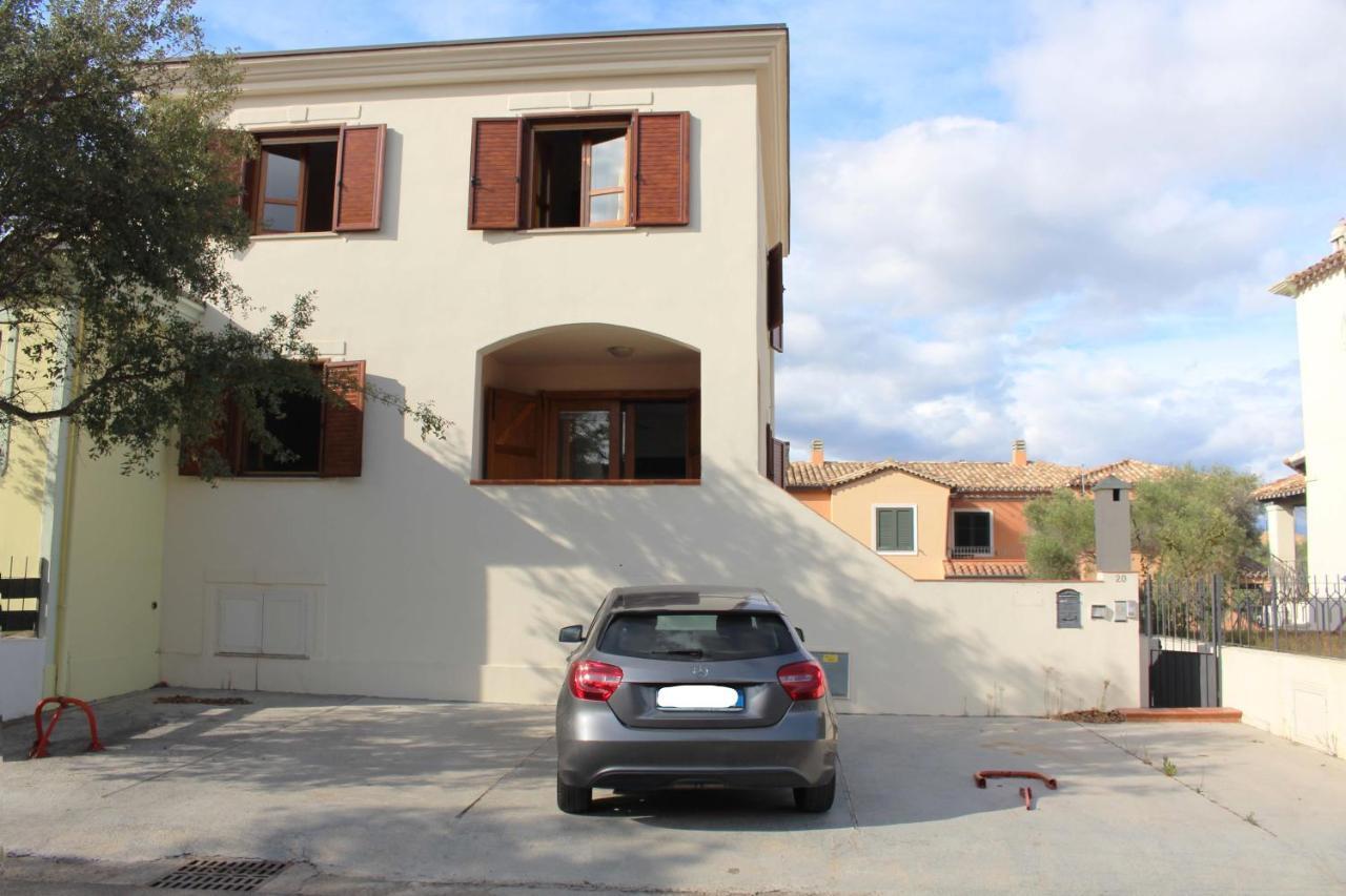 Апартаменты Casa A Due Passi Dal Mare Арбатакс Экстерьер фото