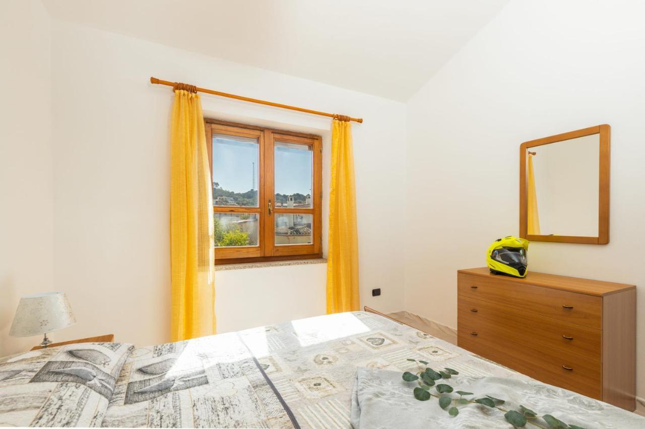 Апартаменты Casa A Due Passi Dal Mare Арбатакс Экстерьер фото