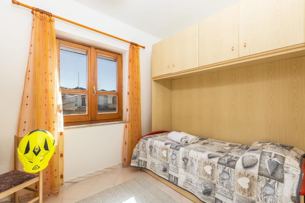 Апартаменты Casa A Due Passi Dal Mare Арбатакс Экстерьер фото